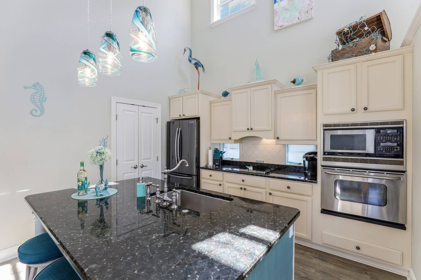 Beautiful and well stocked kitchen