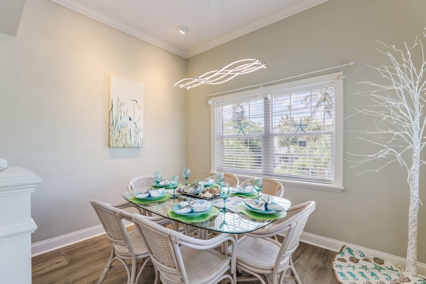 Dining area for 6
