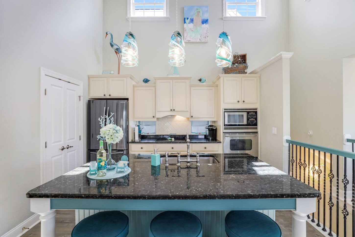 Beautiful and well stocked kitchen