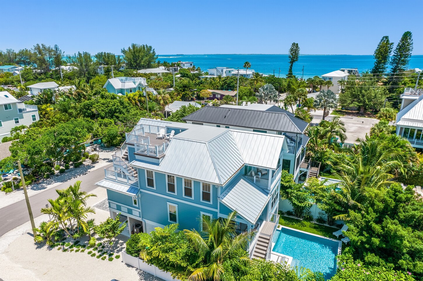 Huge tropical yard and pool
