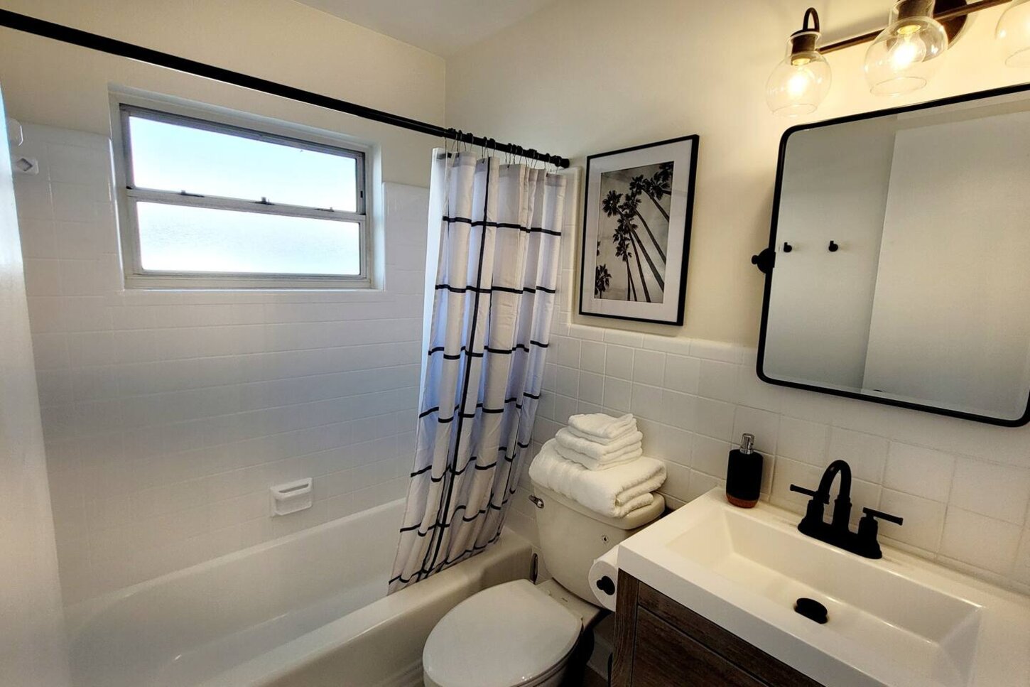 Bath tub and shower to rinse off all that sand!