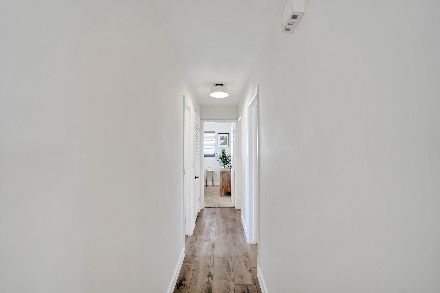 3/2 Private Pool Oasis with Outdoor TV minutes from the Beach and