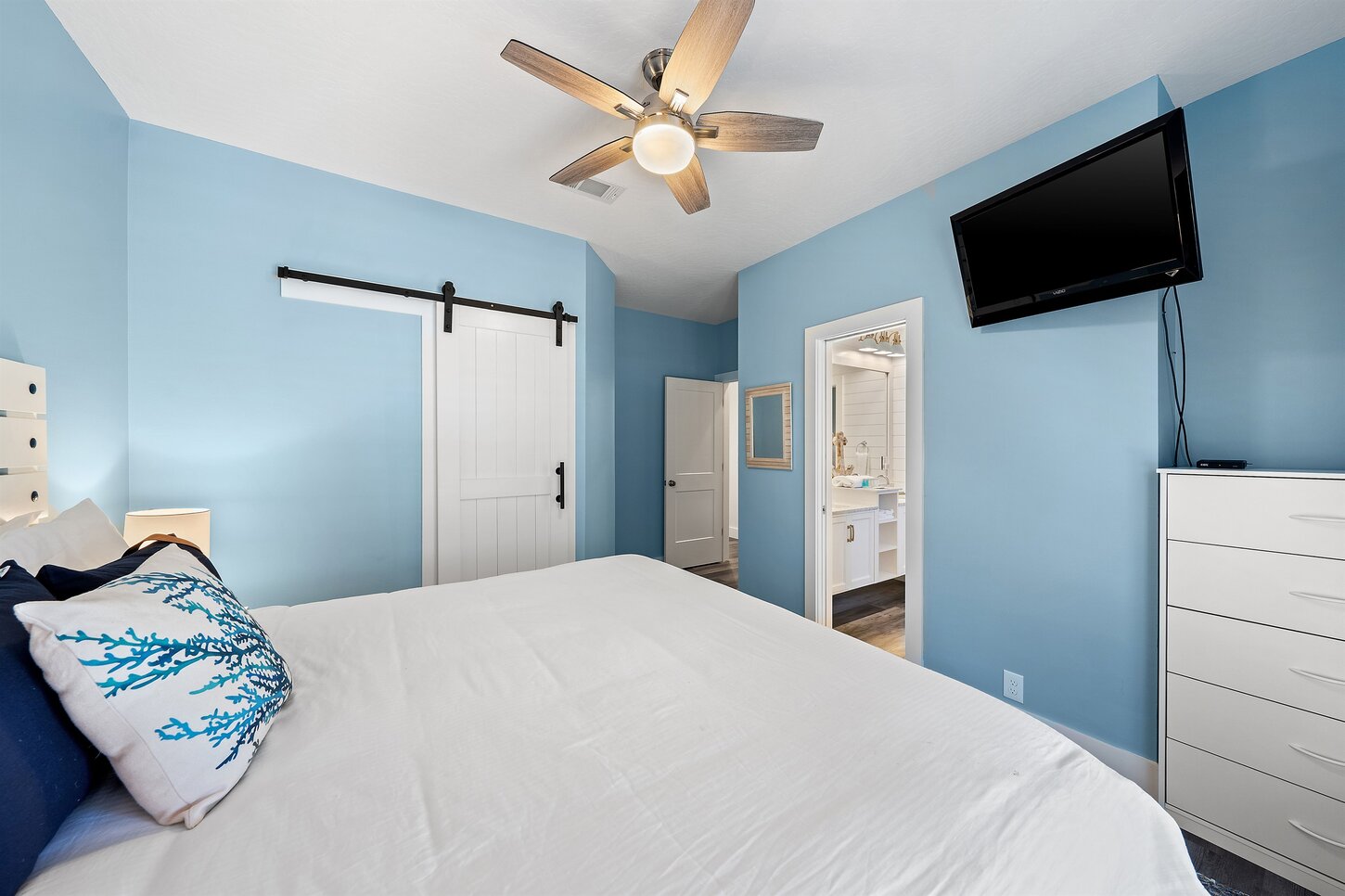 2nd Floor King Bedroom Right