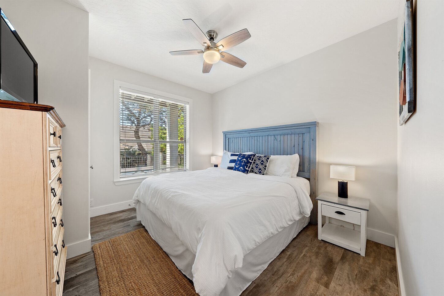 1st Floor King Bedroom
