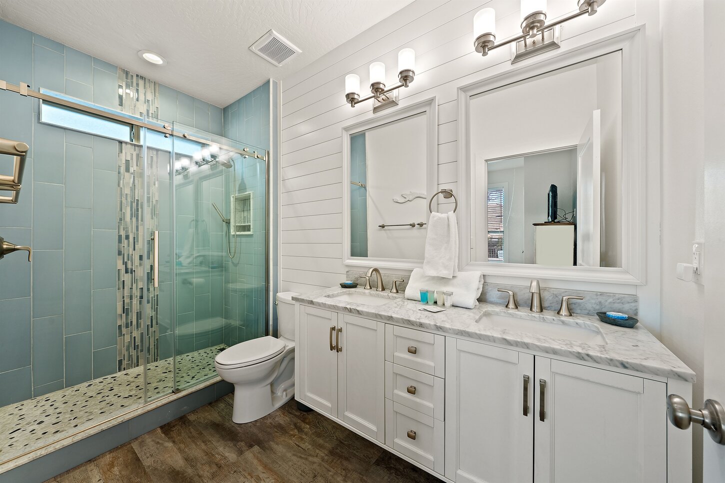 1st Floor Master Bath