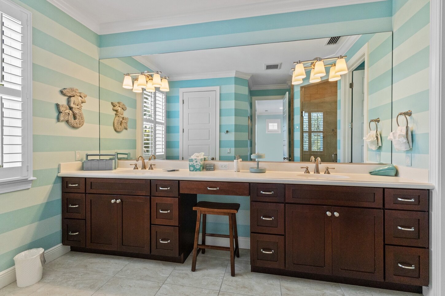 Large ensuite bath with double vanity