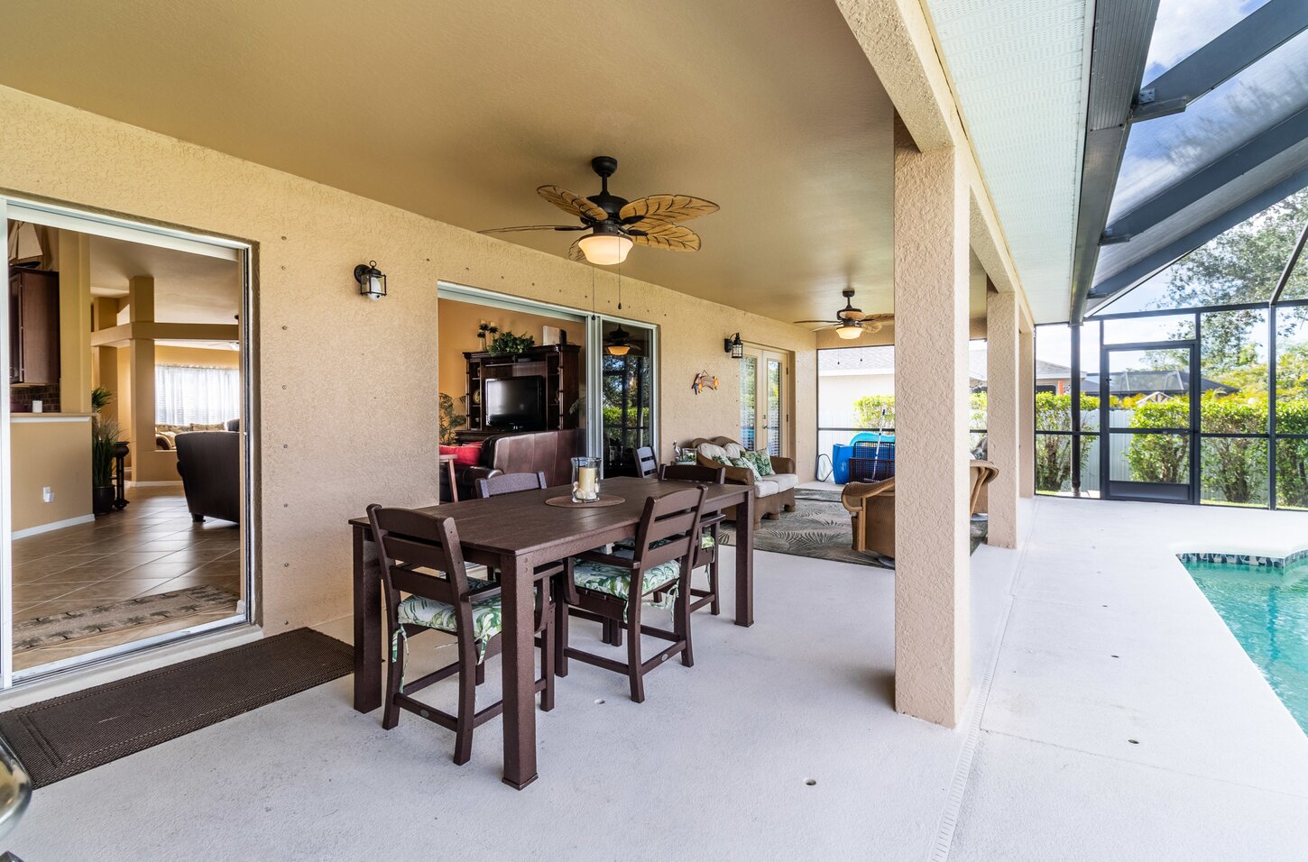 Lanai dining