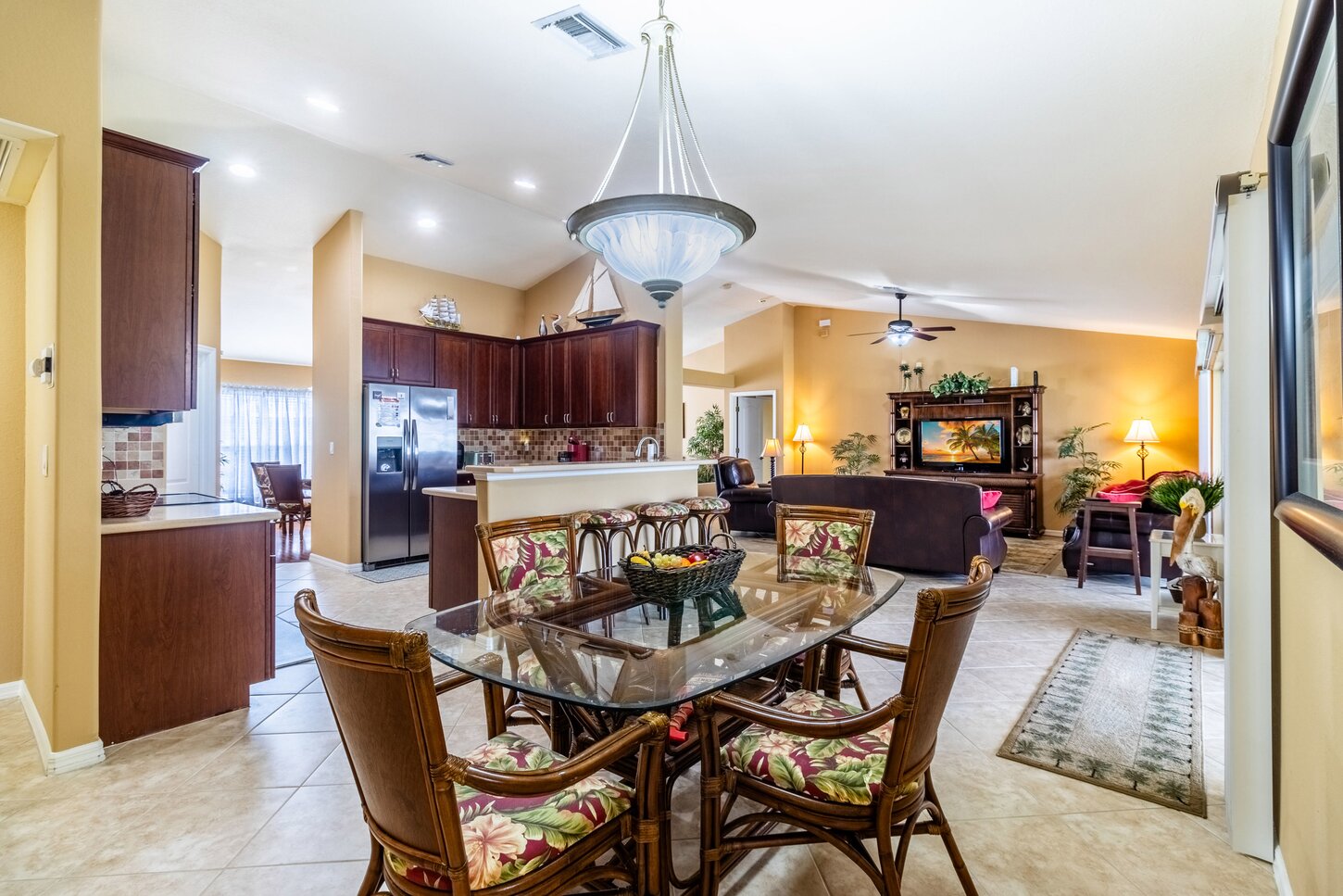 Kitchen dining area