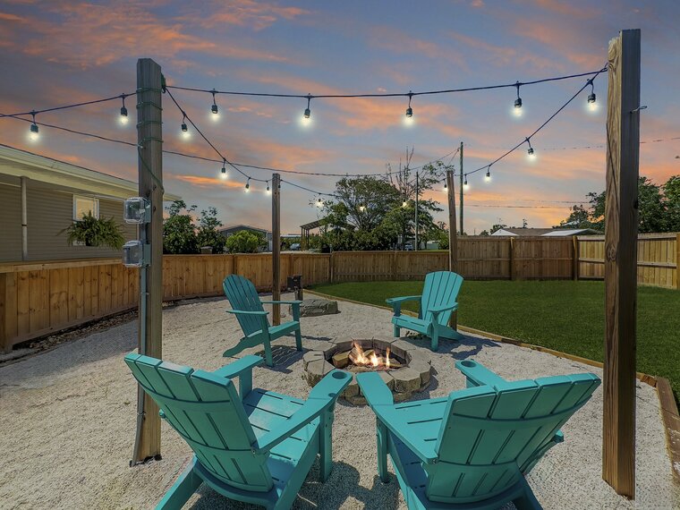 Coastal Home STEPS to Beach, Pet & Family Friendly!