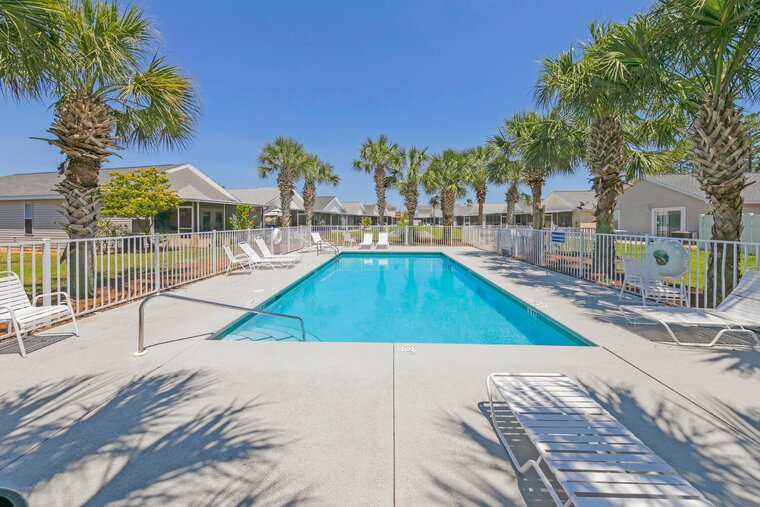 Close to Public Beach | Pool, Bikes & Games