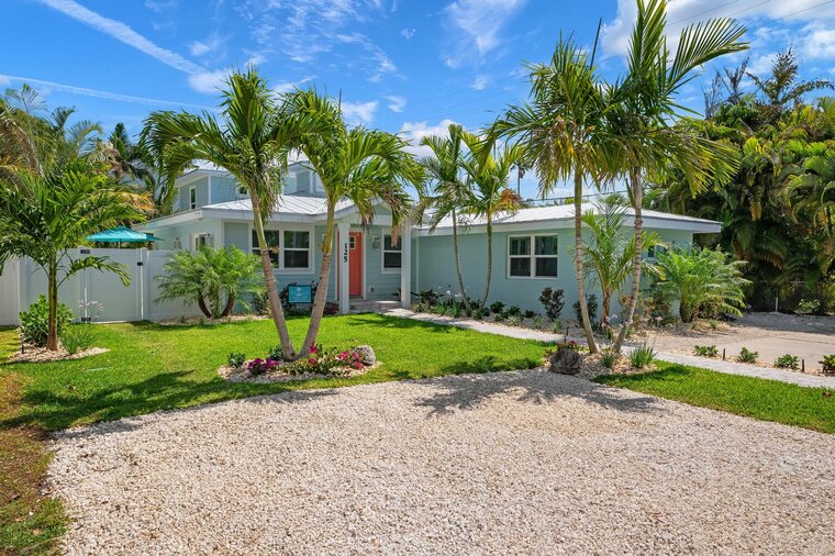 Bubbles Up by Beach Boutique Rentals