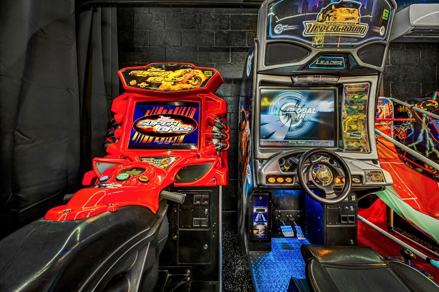  Comfort meets fun  air conditioning,  arcade games,  board games,  kids books,  consoles,  pool,  Smart TV,  WIFI.