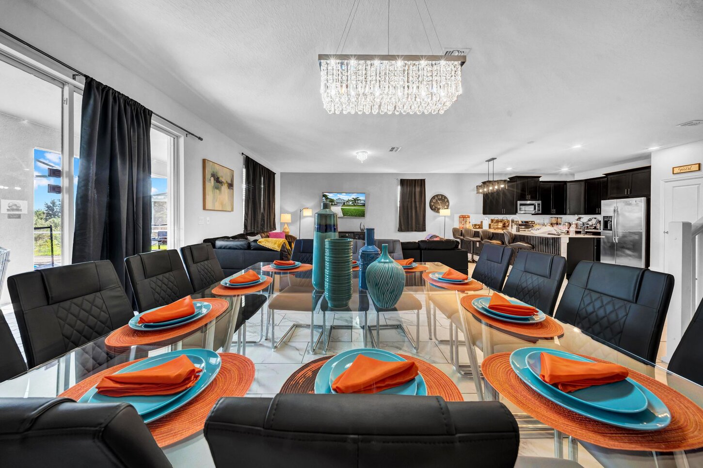  Enjoy meals in a beautifully appointed dining room that blends style and warmth, ideal for family dinners or entertaining guests.