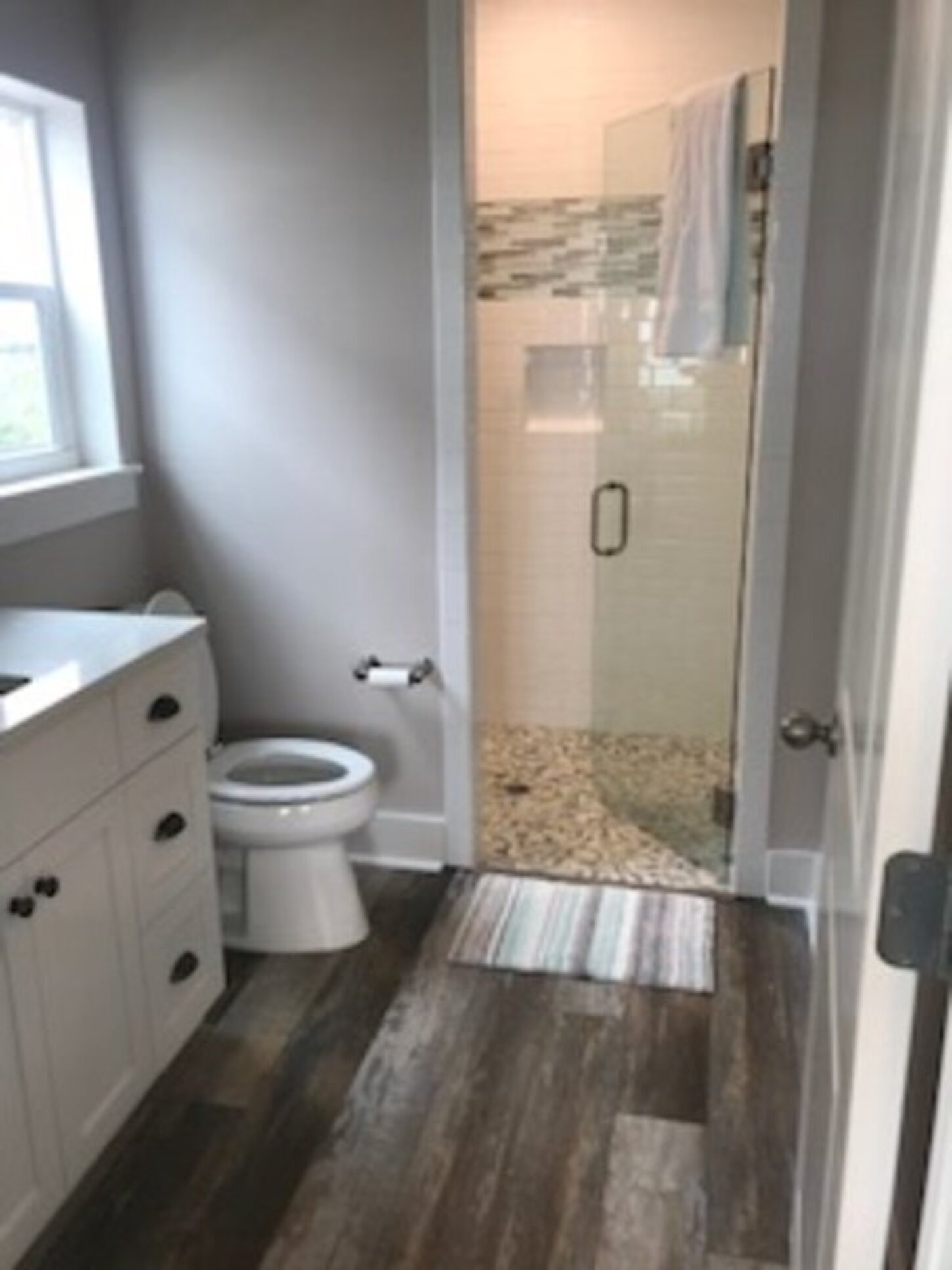 Mid-level North King bath