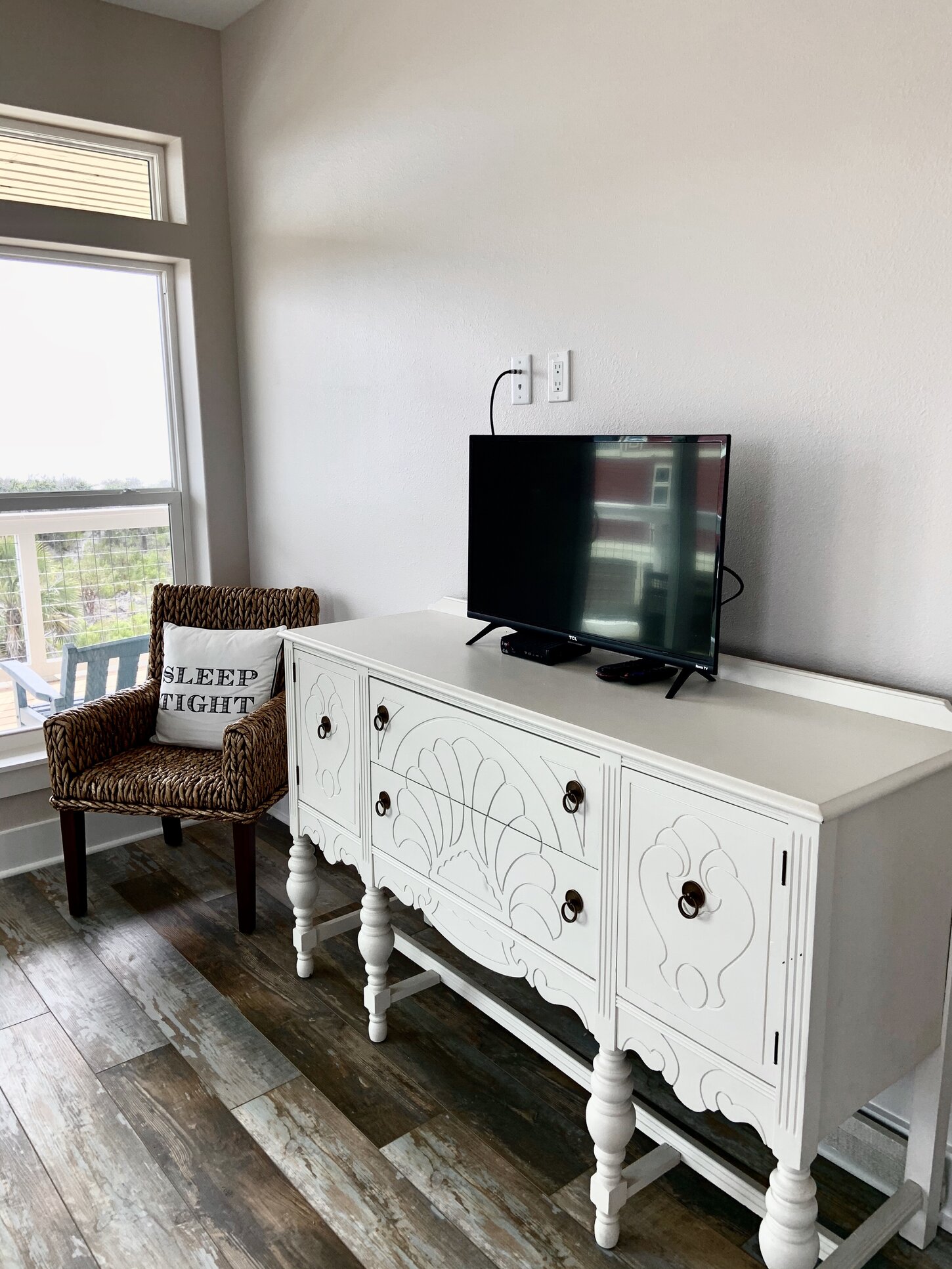 Mid-level South King suite