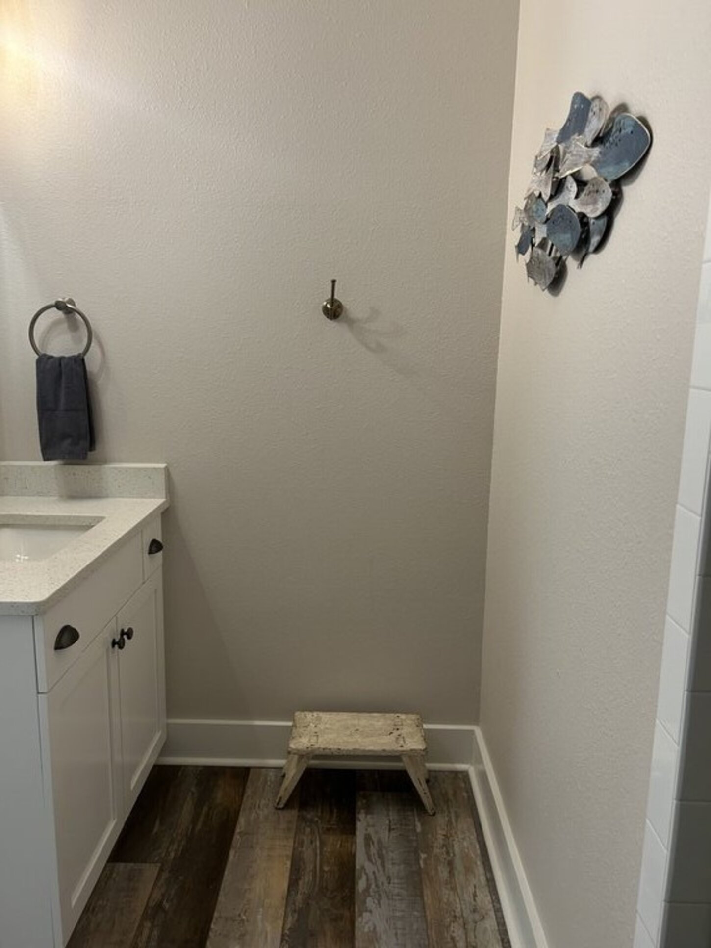 Ground floor hall bath (full, shower)