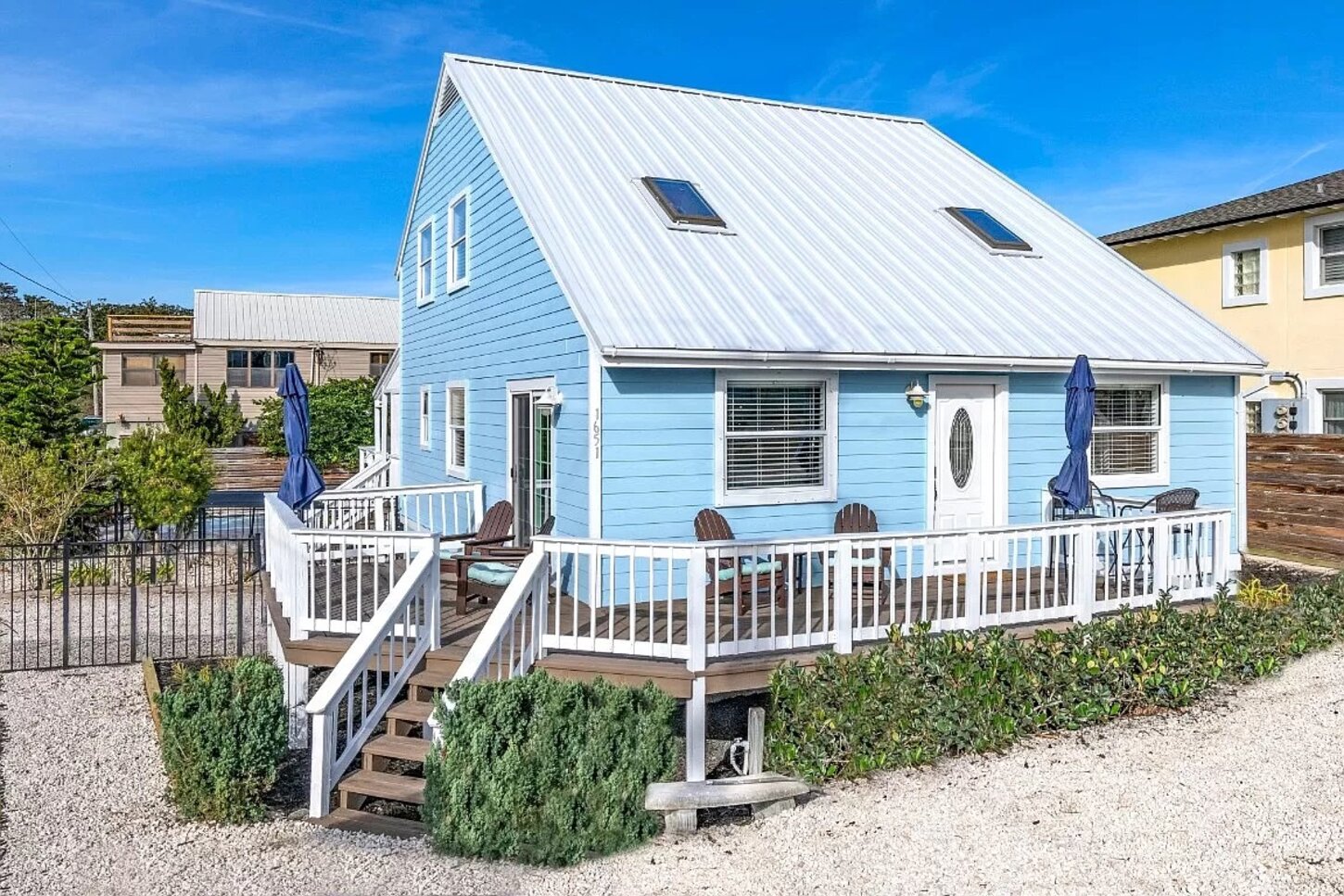R&B Beach Bungalow