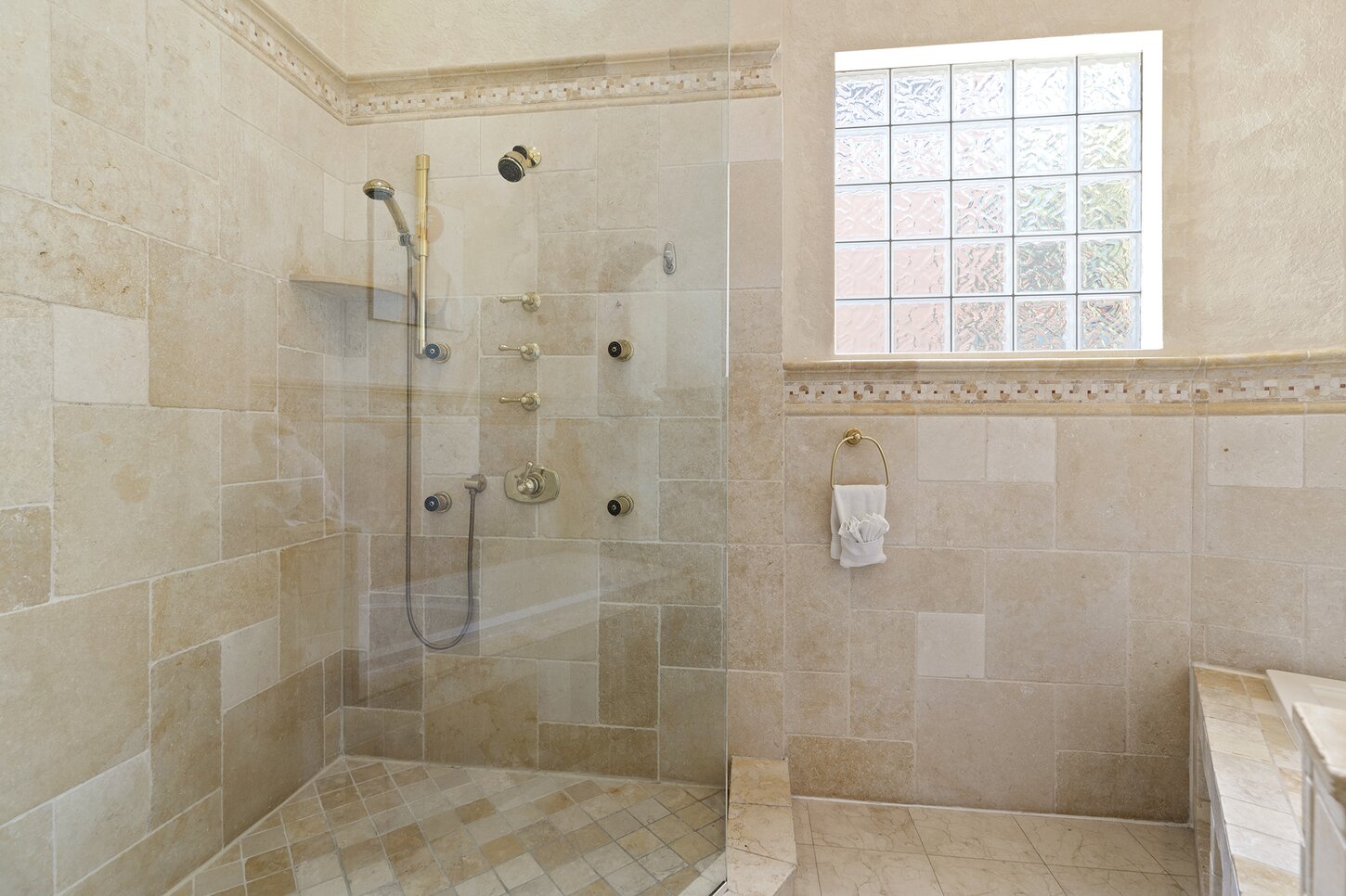 Suite 1  Shower with 7 jets