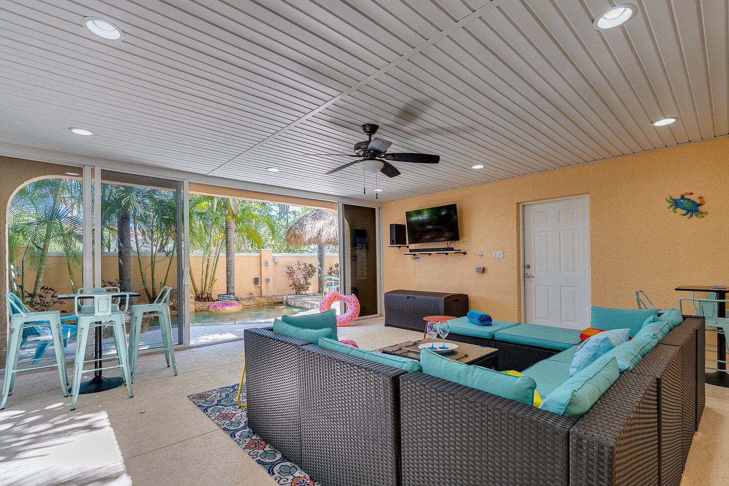 Enclosed Lanai with TV