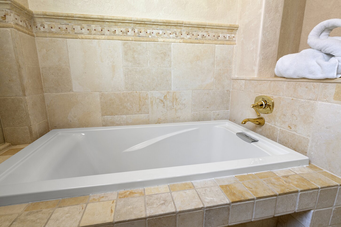Suite 1  Deep tub