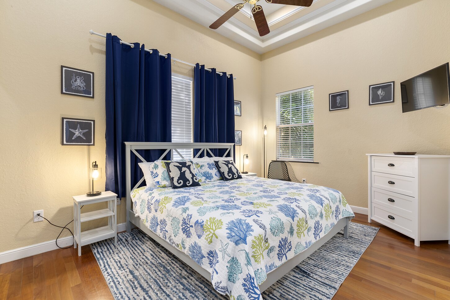 Suite 2  King bed