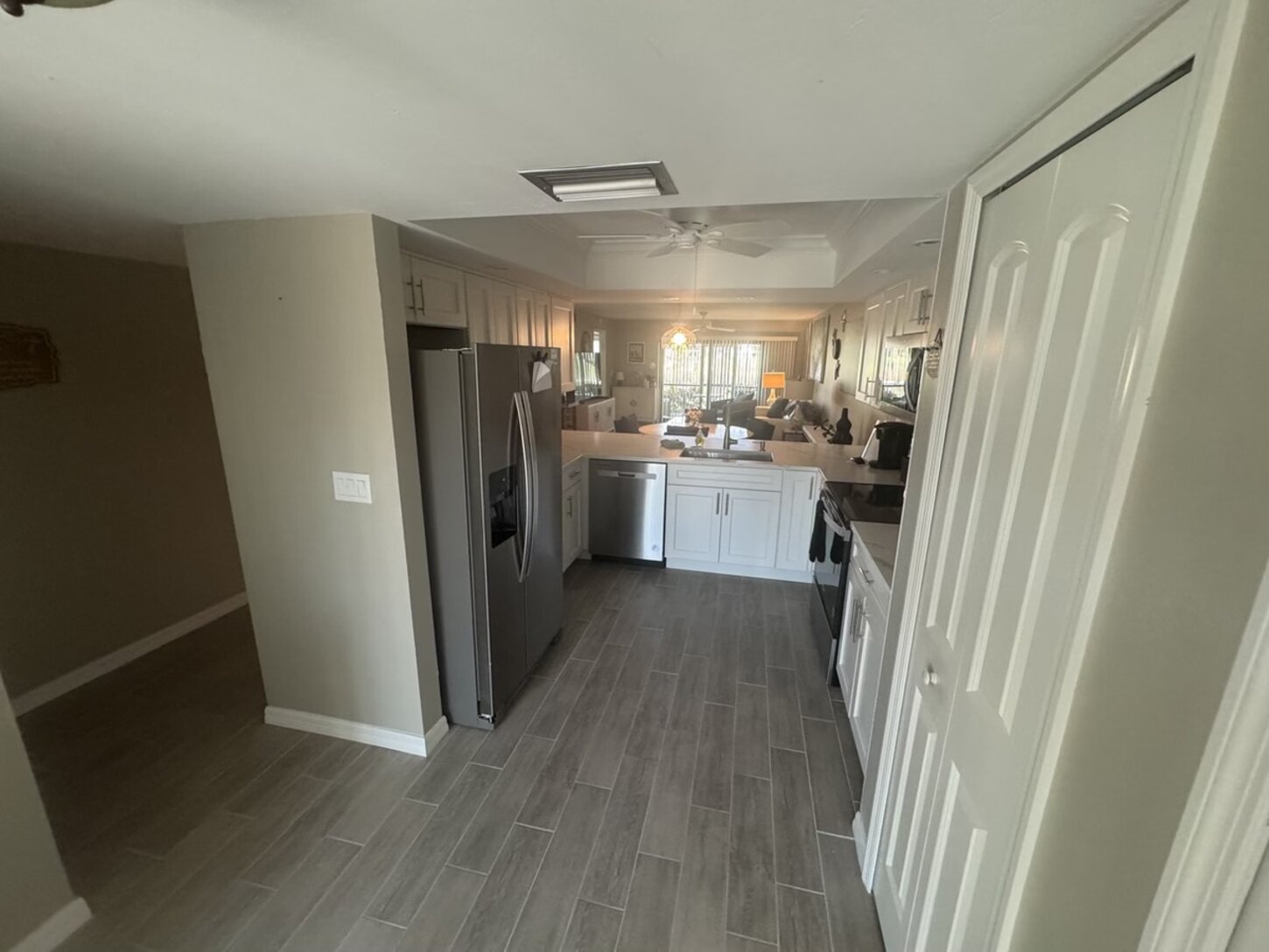 Kitchen brand new appliances (Turn Phone Sideways for Full Picture)