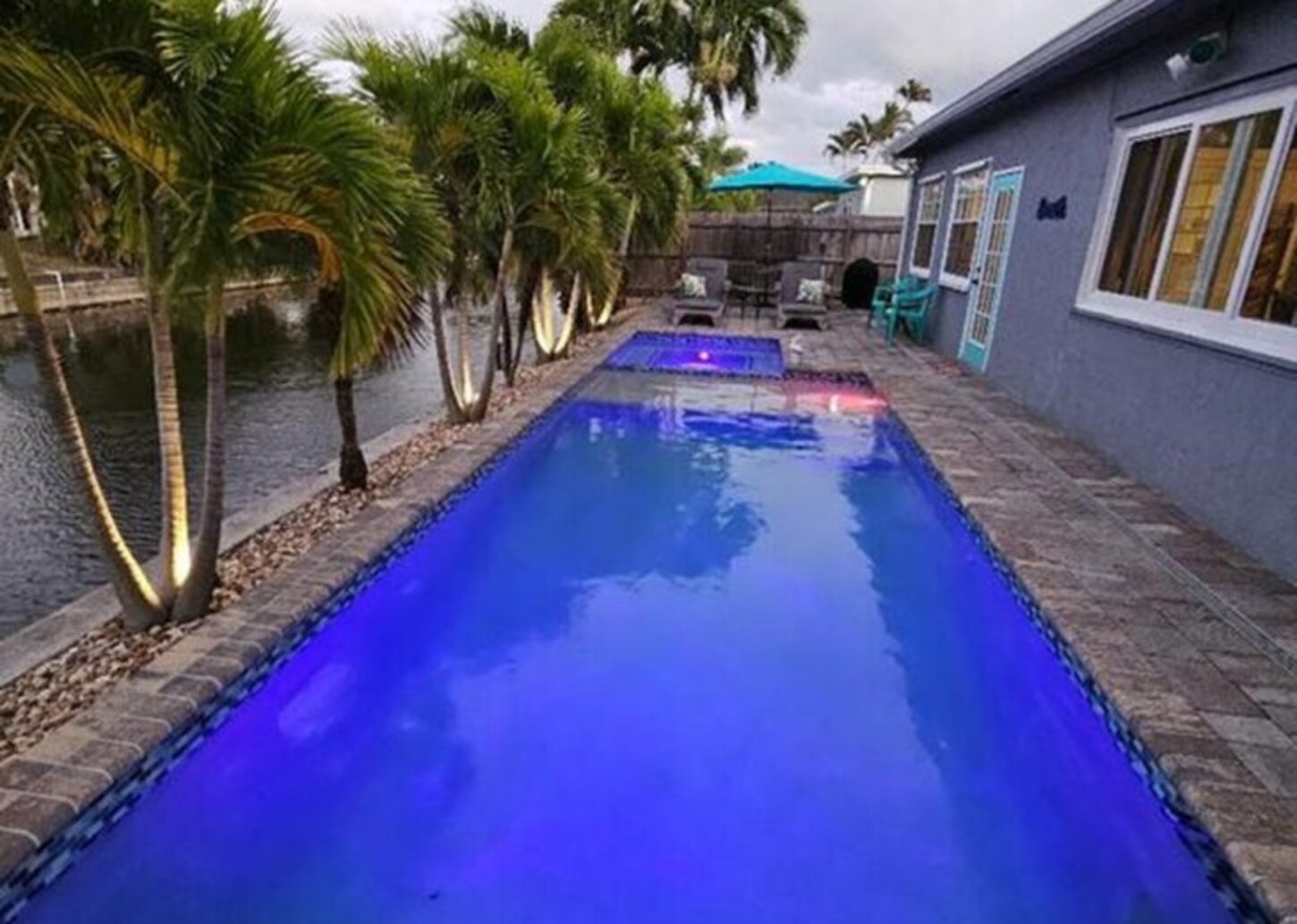 Elegant Landscape Lighting & Solar Tiki Torches Also Activate at Dusk