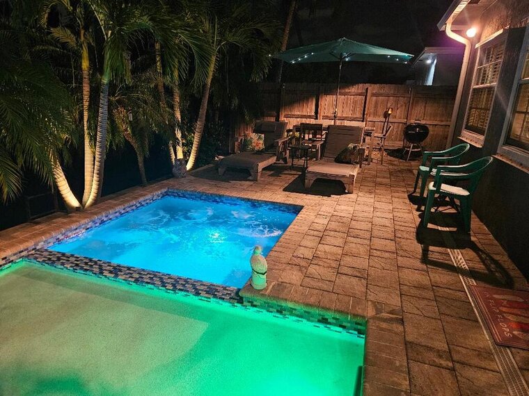 Stunning 5-Star Ft. Lauderdale WATERFRONT Home ~ HEATED Pool & Hot Tub ~ Dogs Welcome ~ Fully-Licensed!!!*