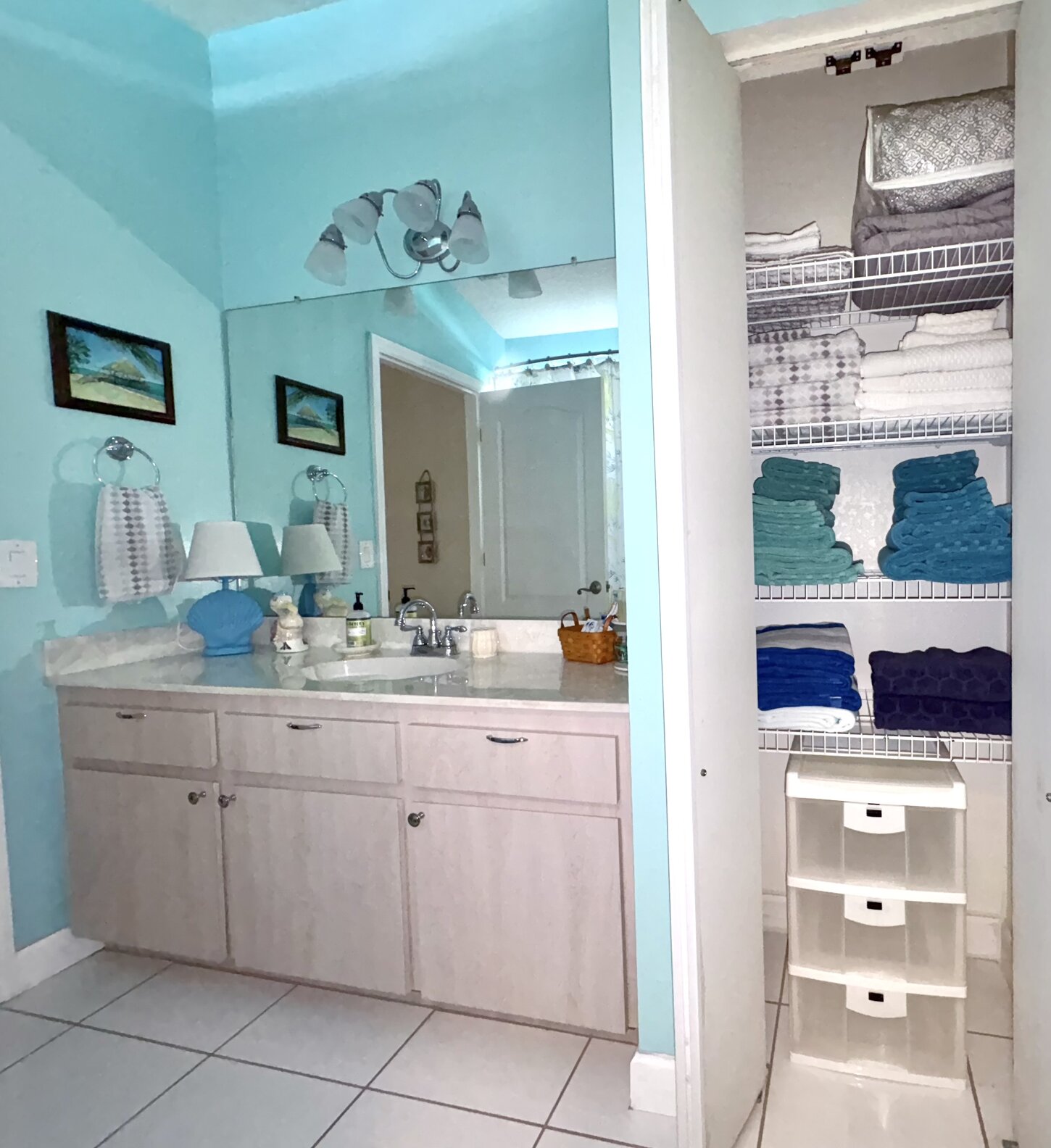 Guest Bath (Linens and Pool Towels)