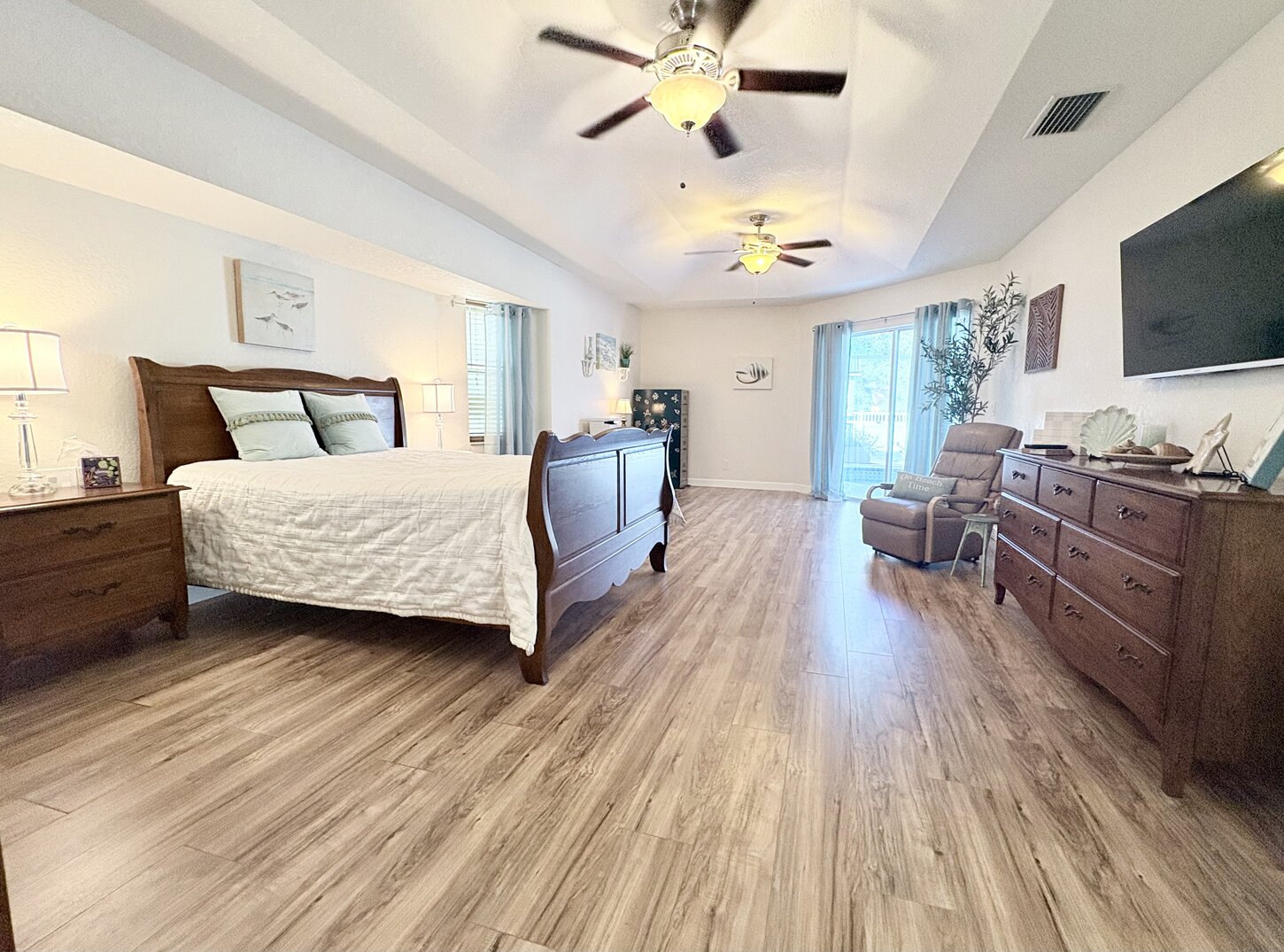 Master Bedroom (Queen)