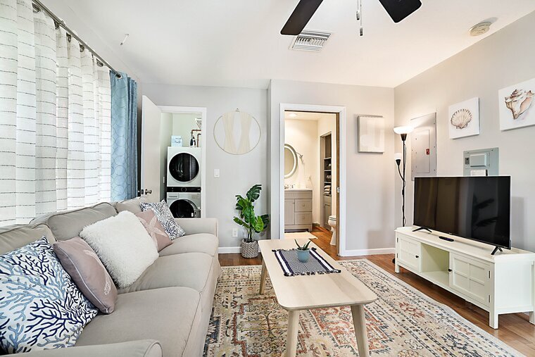 Double Diamond Rentals - Your Tranquil Retreat - Guest Suite, 1 bed 1 bath near to Wellington