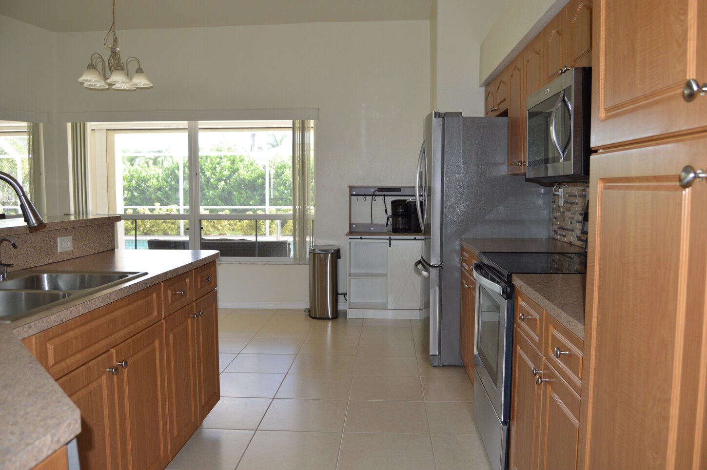 Modern convenience meets Florida sunshine—your perfect place to cook and connect.