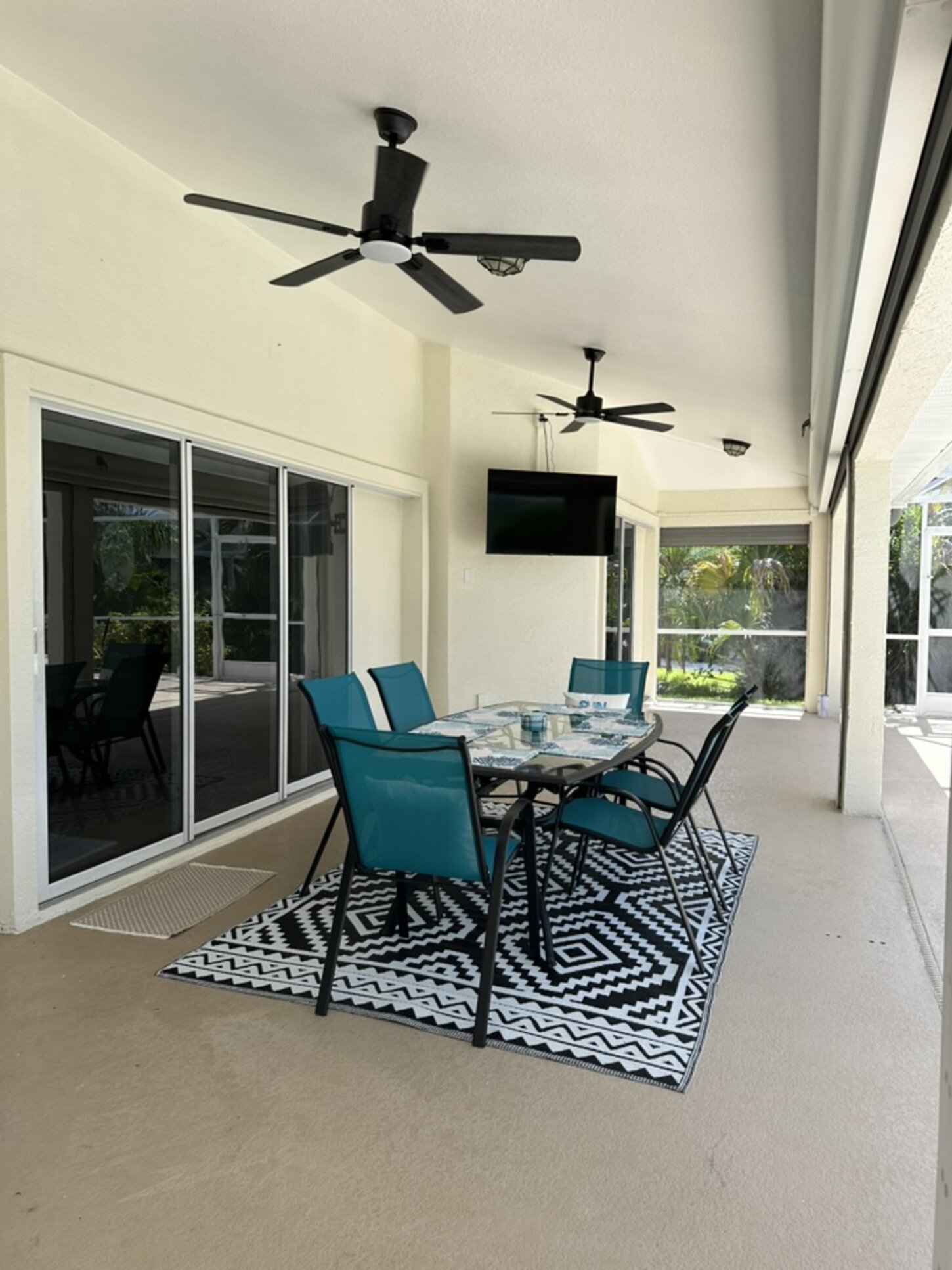 Al Fresco Dining - Enjoy meals in the shaded lanai with ceiling fans, lounge seating, and a poolside TV