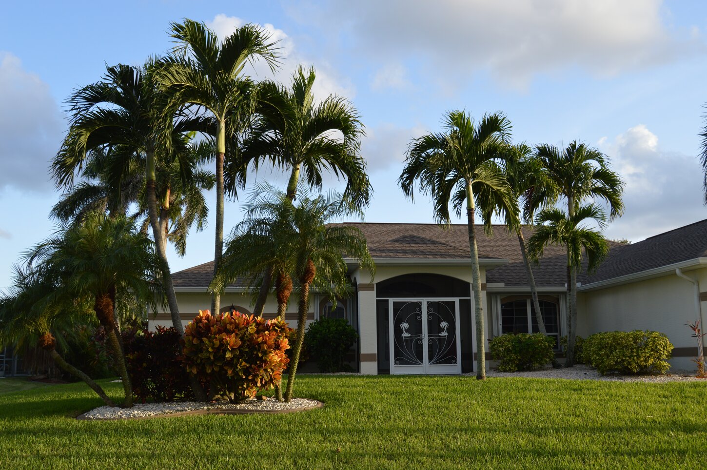 The screened-in front entry lets you enjoy cool breezes flowing through the house and out to the lanai—Florida living at its best.