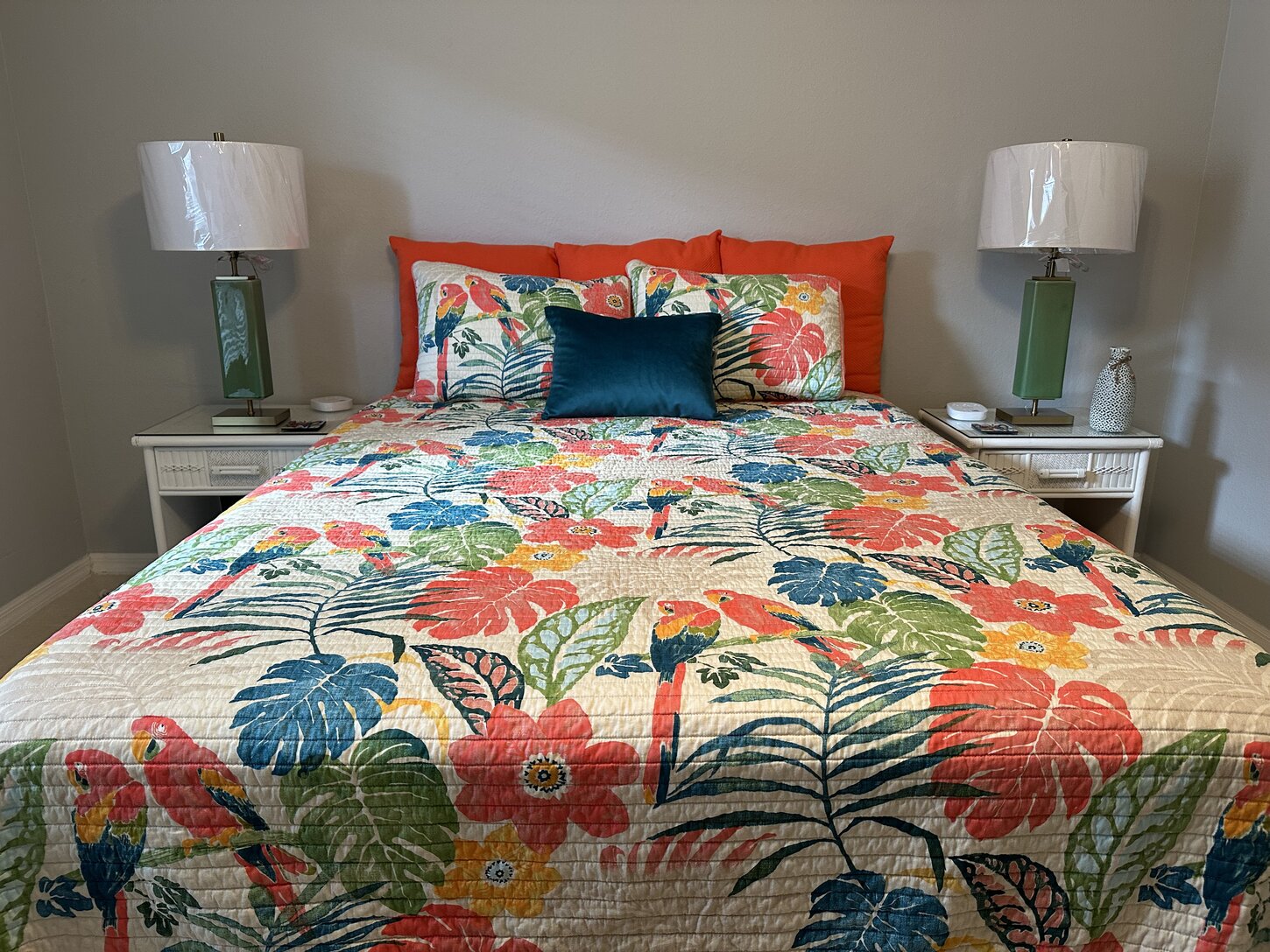This Queen bedroom has a large walk-in closet and shares a full bath with direct pool and lanai access with the King room.