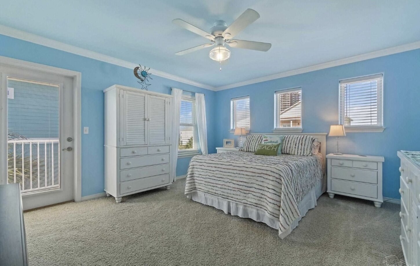 Queen bedroom on top level