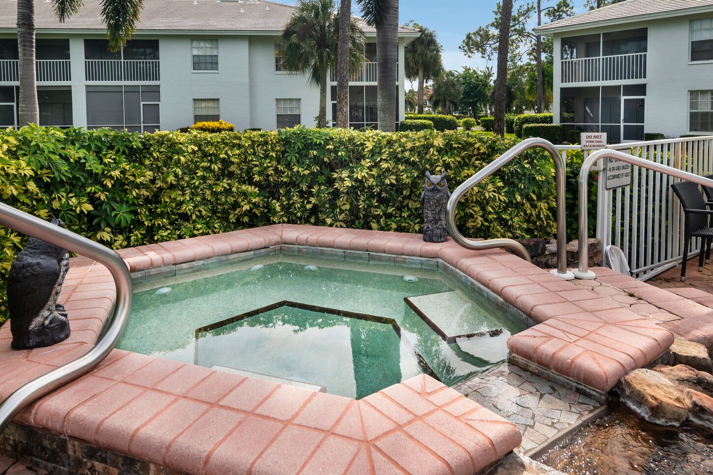 Hot tub warms up to a 104 degrees in just minutes.