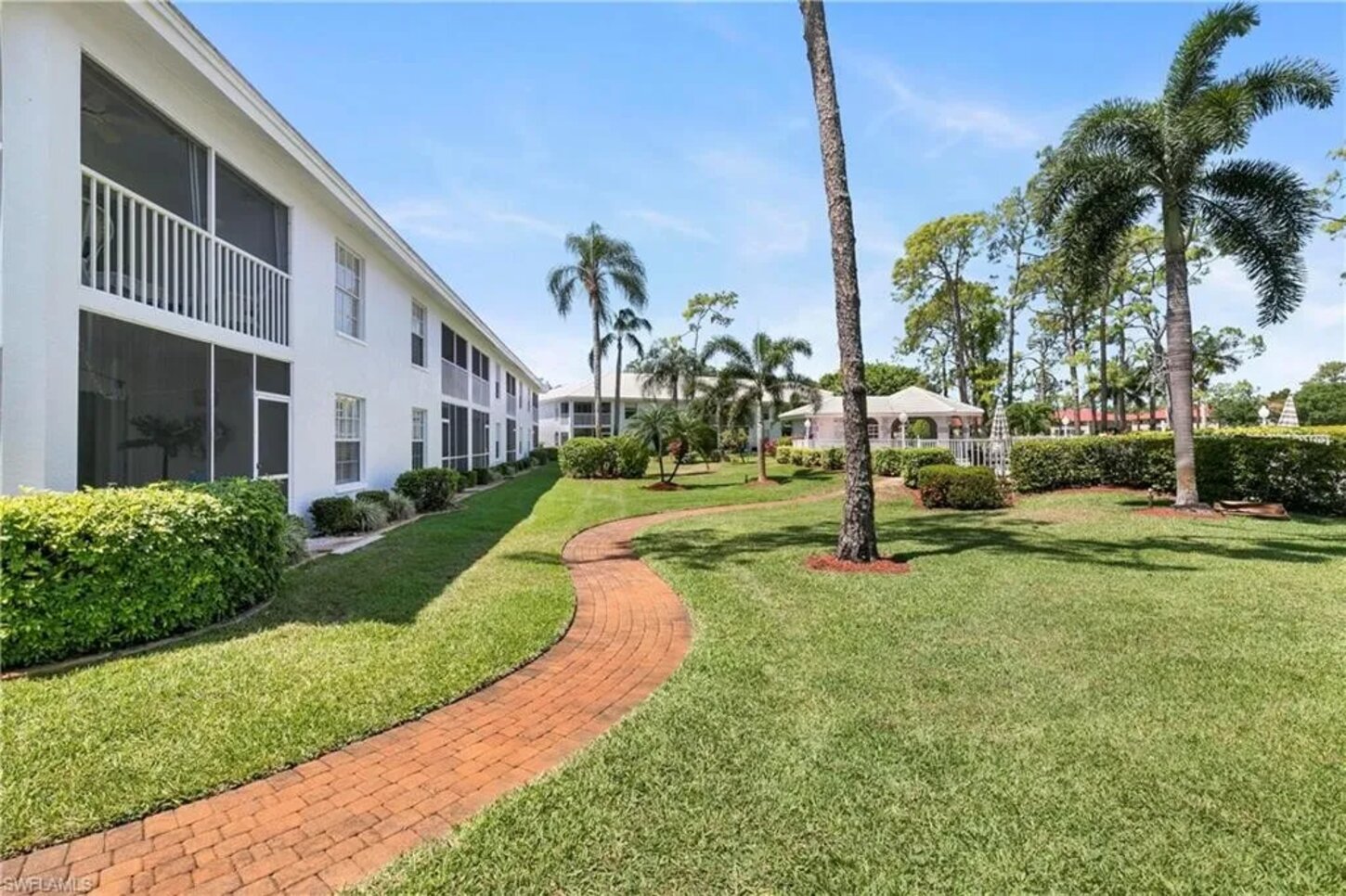 Walk way to the pool. 
