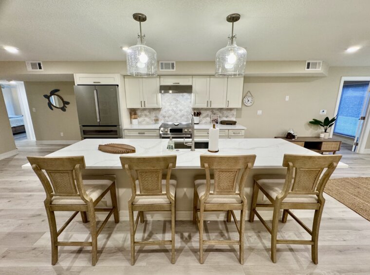 Newly Renovated 3/2 west of 41 in Parkshore!