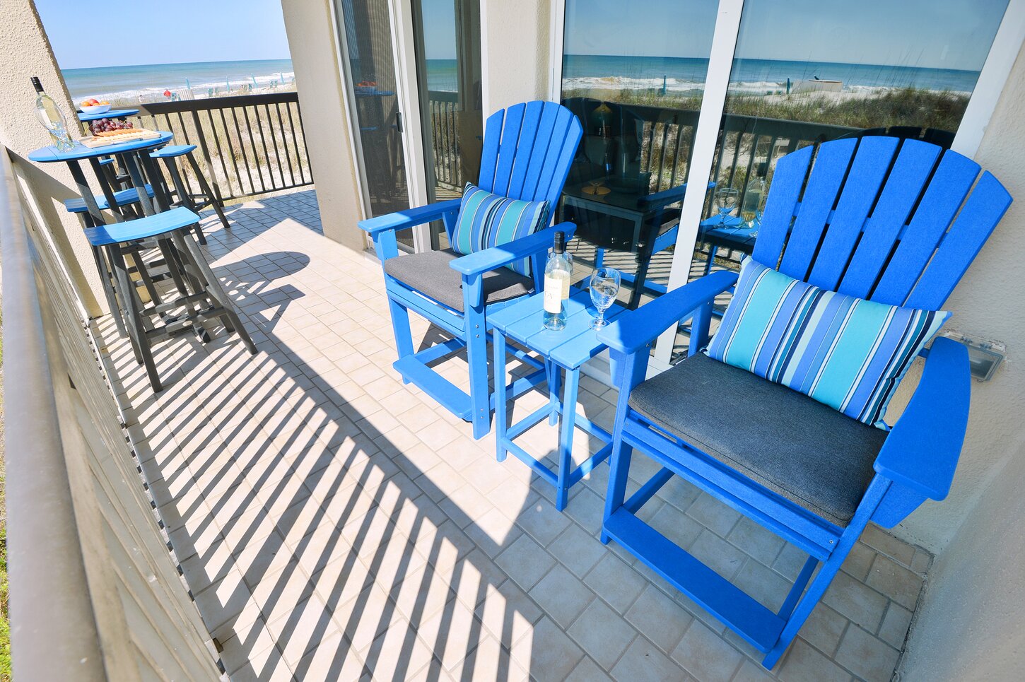 Counter height seating to see over railings