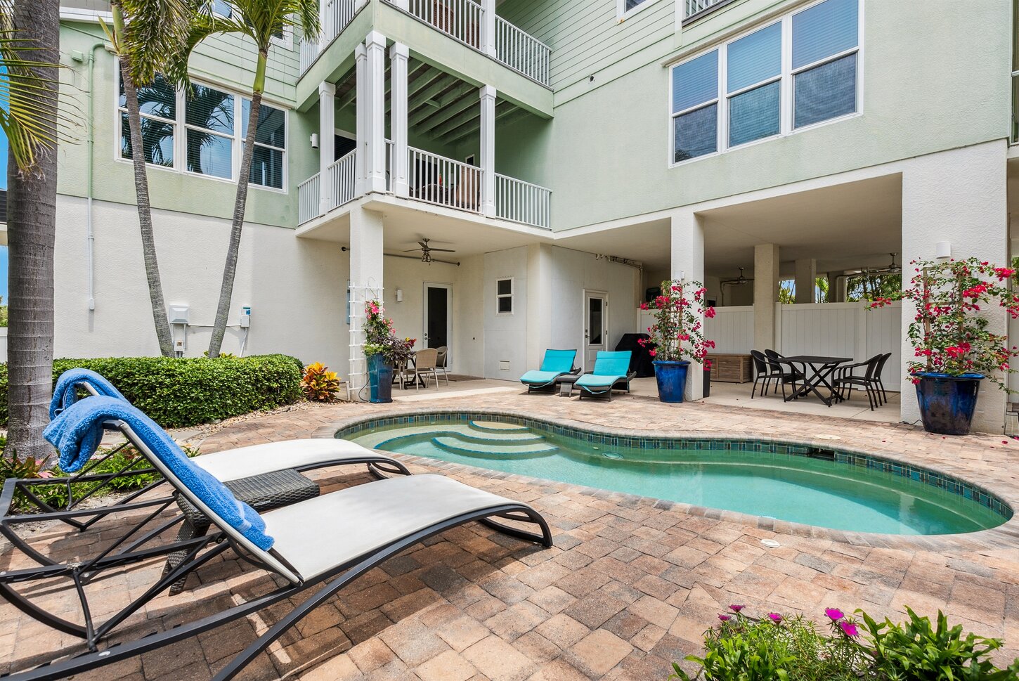 PoolLanai Area Master Suite Balcony Above