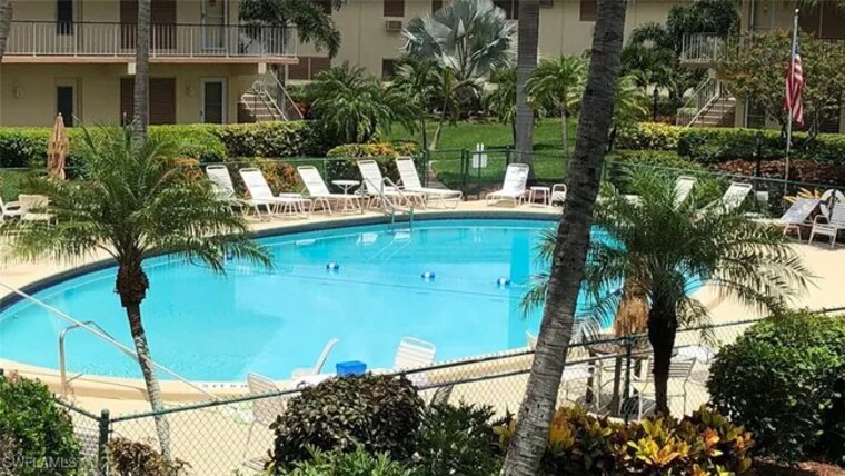 Marco Island Studio – Walk to Beach, Dining & Shops  (Short-term or year-long lease available) 