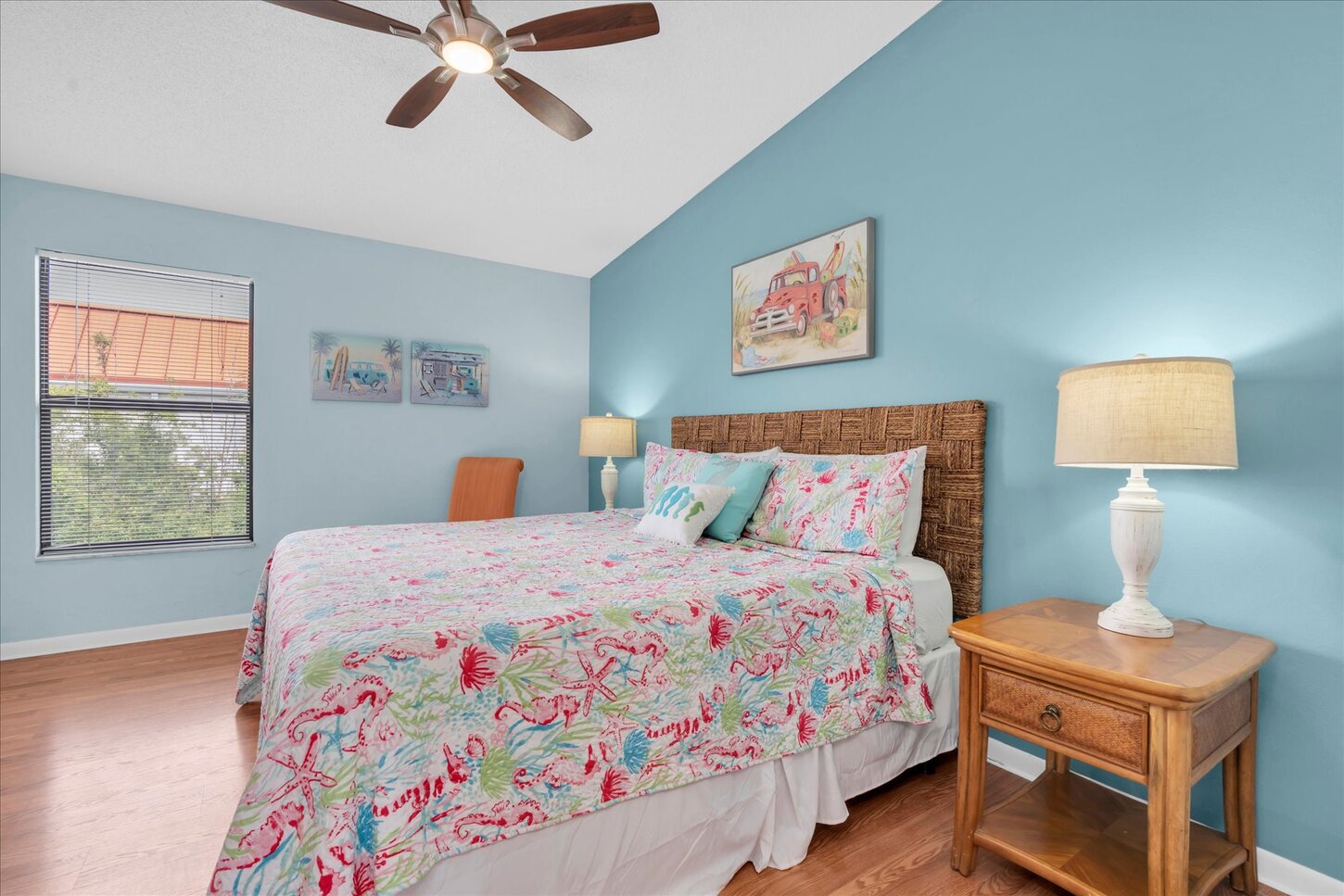 King size bedroom