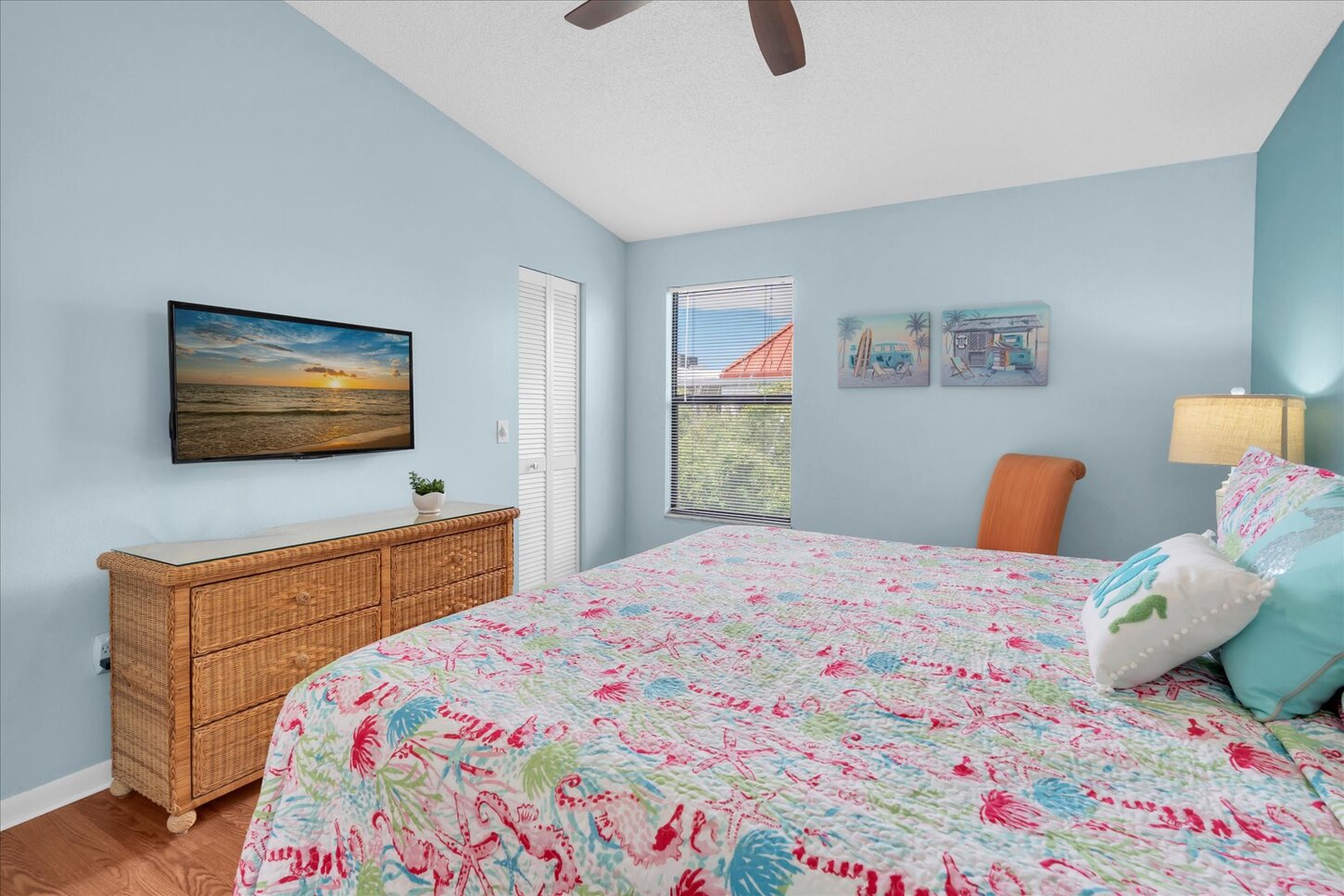 King size bedroom
