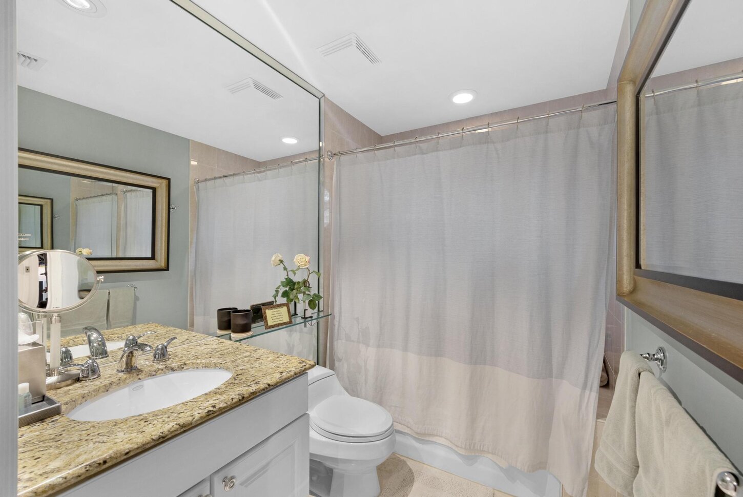 Guest Bathroom, Hot Tub 