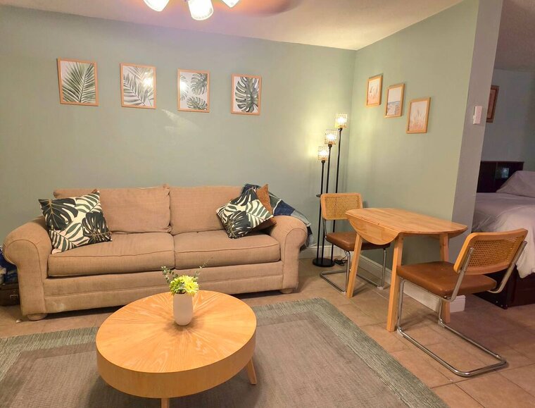 Beachfront remodeled roomy studio. Heated pool!