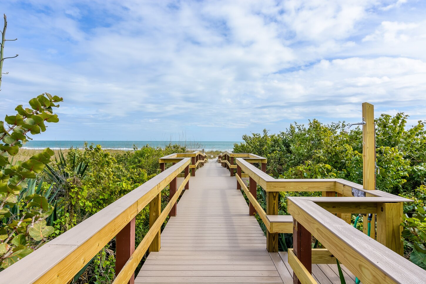 Direct Beach Access - 2 minute walk to the sand!