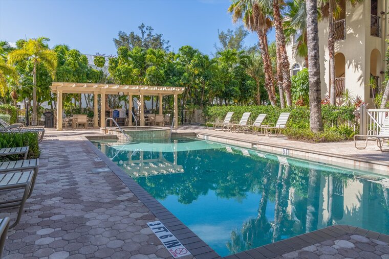 Gulf Front Complex - 3 Bedroom, 2.5 Bath  - Pool w/ Hot Tub